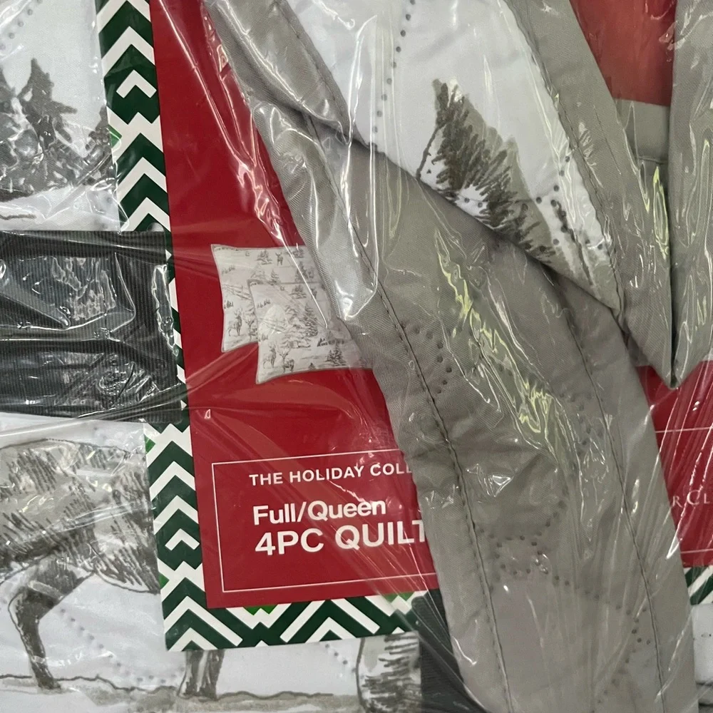 The holiday collection full/queen four piece quilt set new with tags